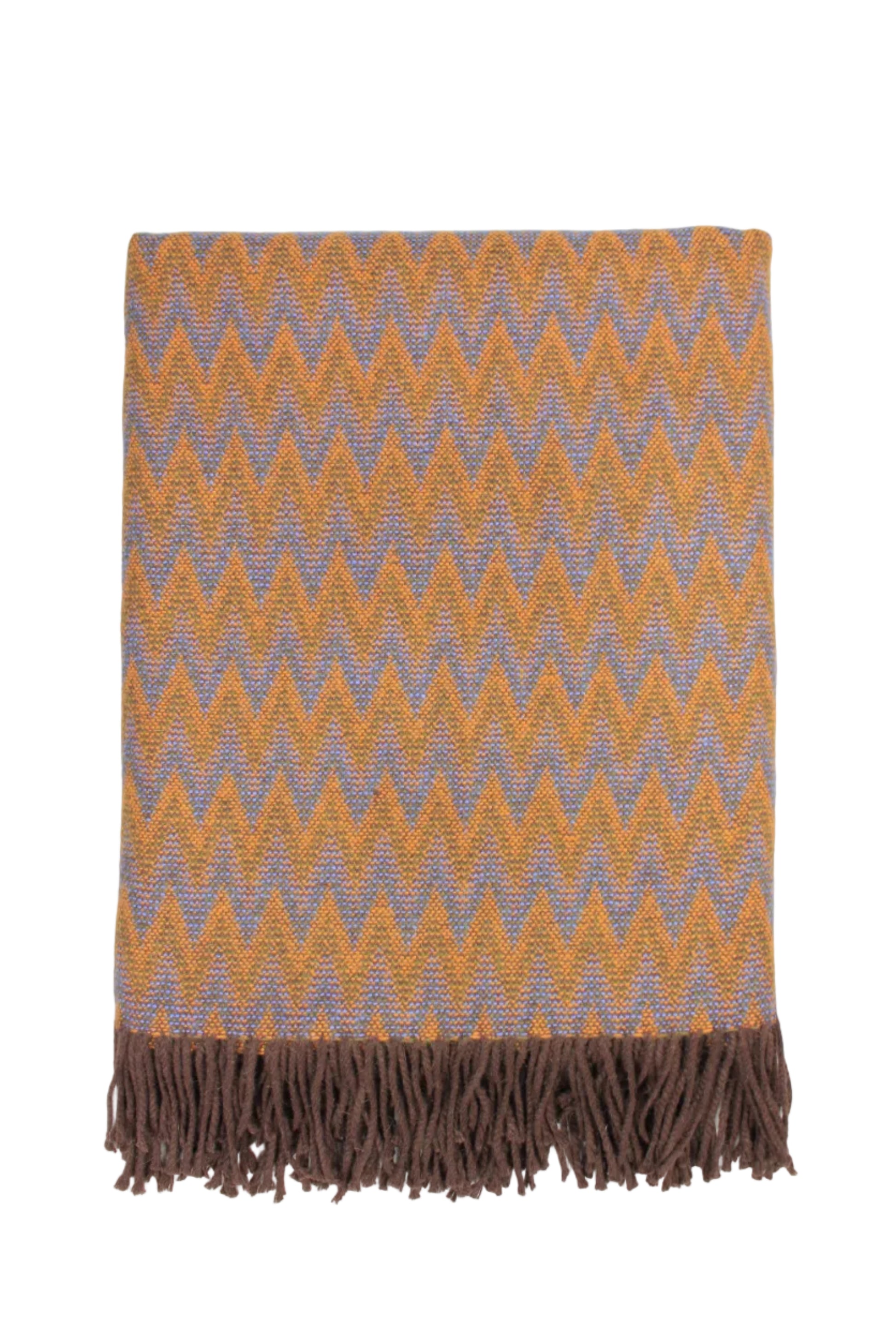 Gefaltete weiche Sofadecke aus Alpaka in senffarben