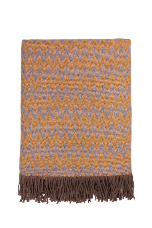 Gefaltete weiche Sofadecke aus Alpaka in senffarben