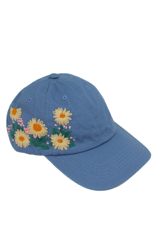 Handbestickte blaue Cap von Glueck & Fund, modisches Accessoire mit kunstvoller Stickerei, bequemer Passform und stilvollem Design