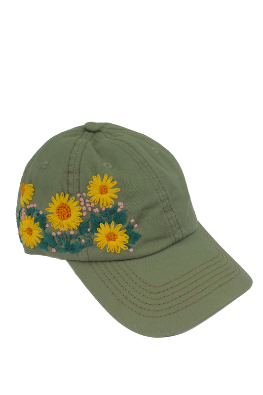 Handbestickte khaki Cap von Glueck & Fund, modisches Accessoire mit detailreicher Stickerei, perfekt für den Alltag.