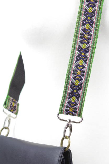 Grip und verstellbarer Kameraband in leuchtendem Grün von Glueck & Fund, robustes Accessoire für Kameras und Taschen.