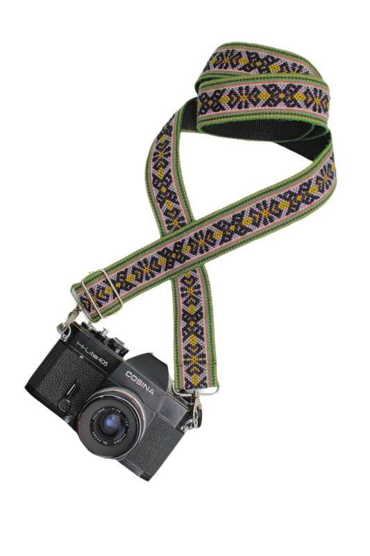 Grüner Kameraband oder Taschengurt von Glueck & Fund, strapazierfähig und komfortabel für Fotografen und Reiseaccessoires.