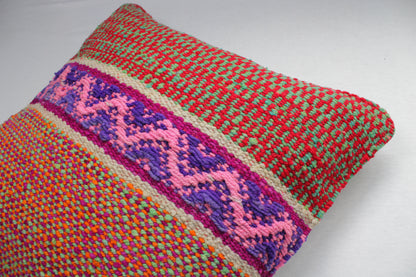 Peruanisches Frazadakissen 45x45 cm von Glueck & Fund mit buntem, handgefertigtem Muster, ideal für gemütliche Sitzgelegenheiten