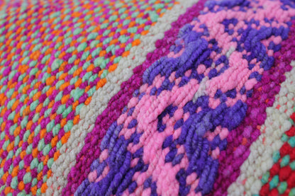 Detailansicht peruanisches Frazadakissen 45x45 cm von Glueck & Fund, stilvolles Kissen mit traditionellem Muster, weiche Textur, ideal für Sofa oder Bett