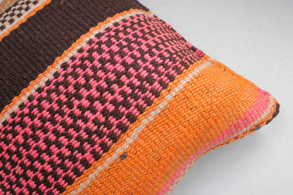 Oranges Frazadakissen 45x45 aus Peru von Glueck & Fund, weiche Textur und lebendiges Design, ideal für gemütliche Sitzbereiche