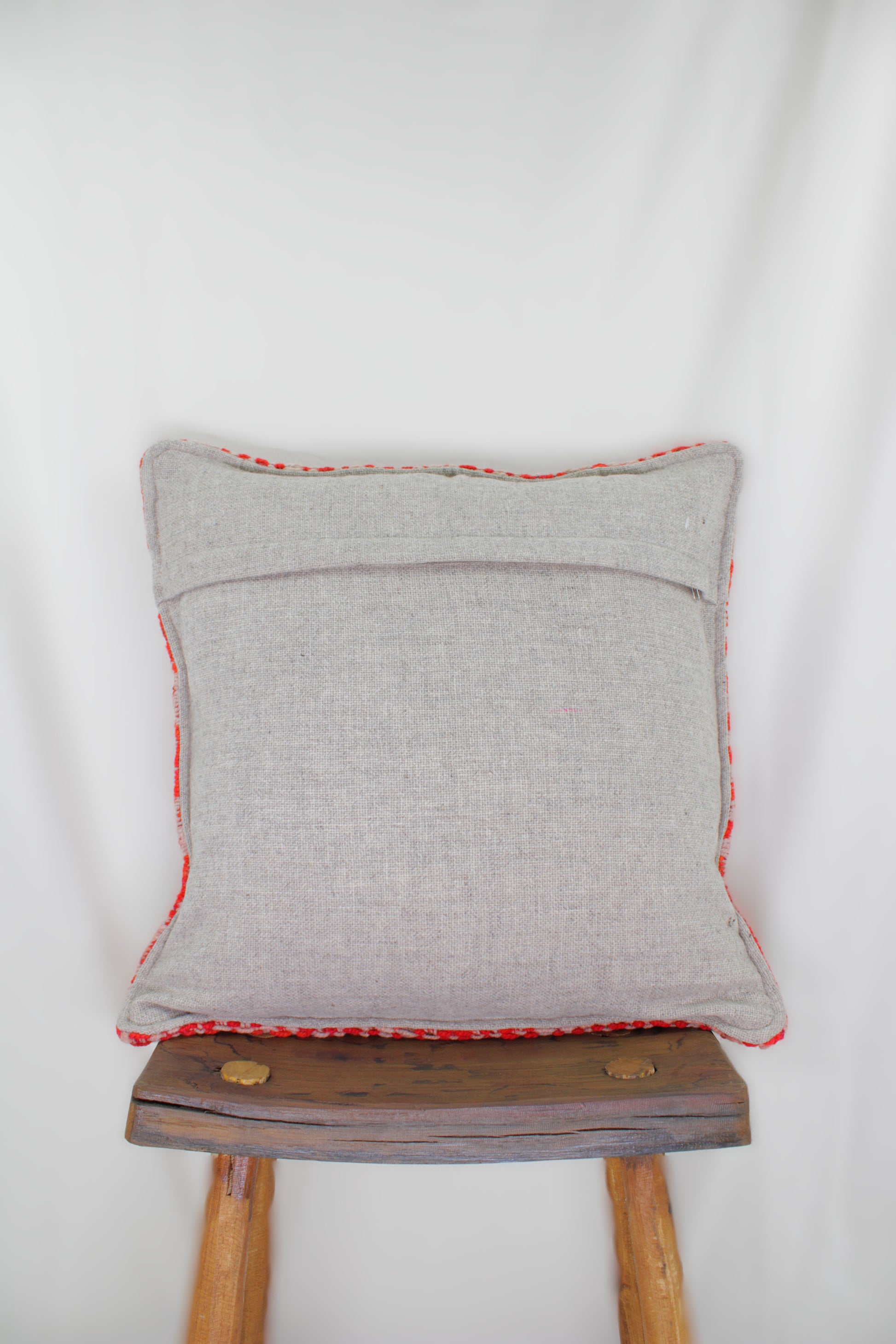 Blaues Frazadakissen 45x45 aus Peru von Glueck & Fund mit traditionellem Muster, weiche Textur, dekoratives Kissen für Sofa oder Bett