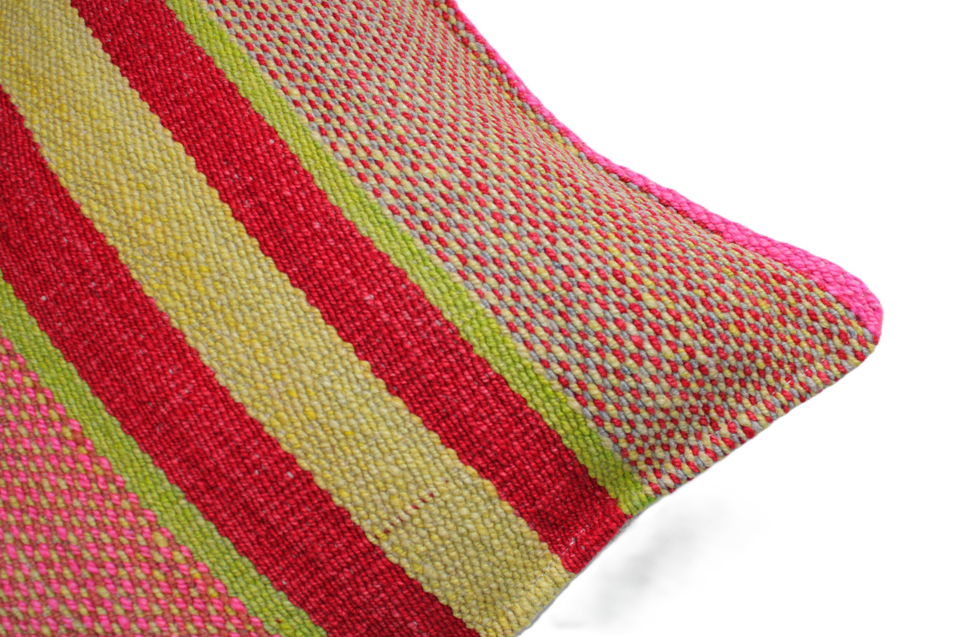 Detailansicht peruanisches Frazadakissen 45x45 cm von Glueck & Fund, weiches Kissen mit traditionellem Design, Einzelstück