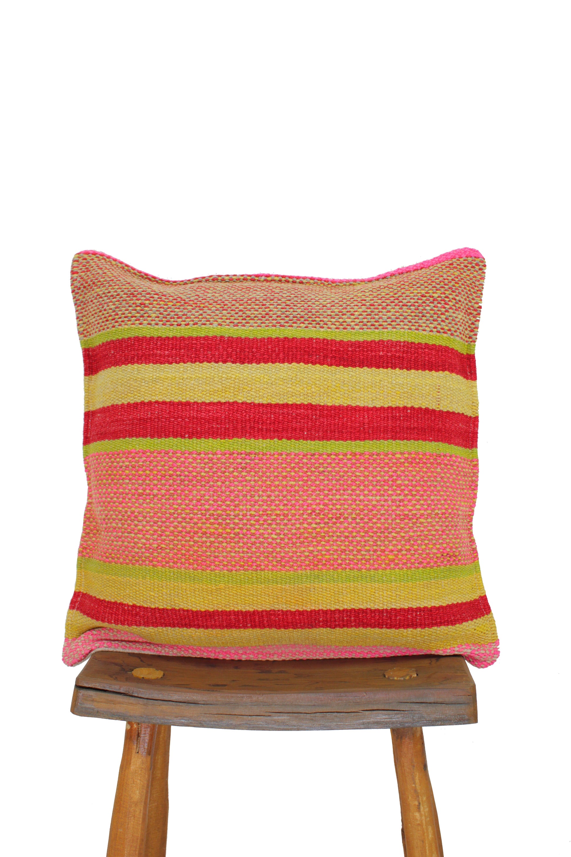 Peruanisches Frazadakissen 45x45 cm von Glueck & Fund, handgefertigt mit bunten Mustern, weiche Textur, Einzelstück