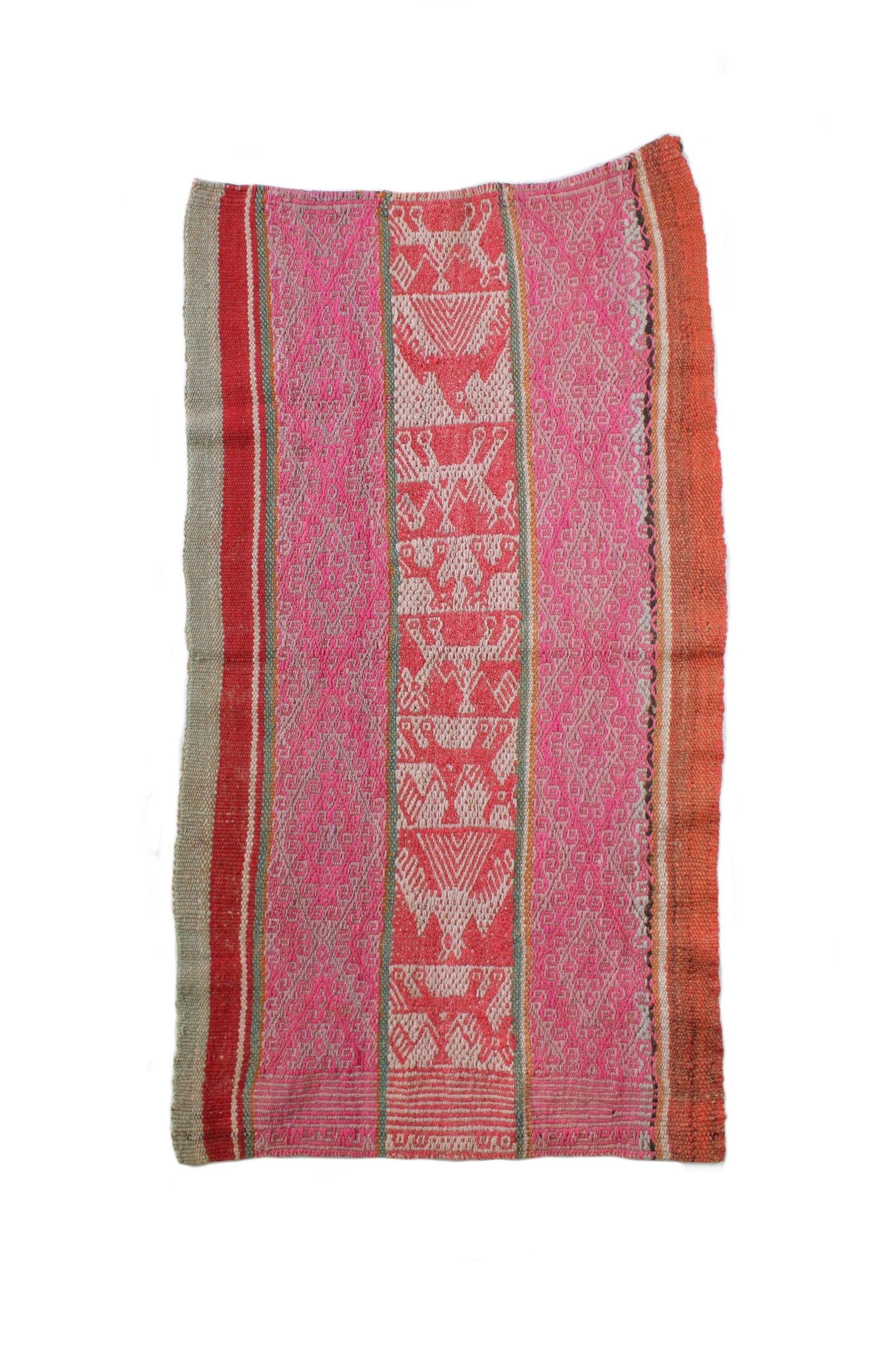 Peruanischer Teppichläufer von Glueck & Fund, 137 x 70 cm, mit buntem Muster und weicher Textur auf glattem Boden.