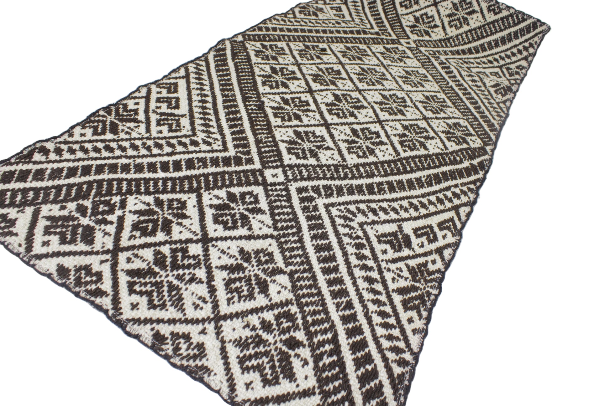 Flauschiger Teppichläufer von Glück & Fund, 141 x 65 cm, weiche Oberfläche, ideal für Flure und Eingangsbereiche.