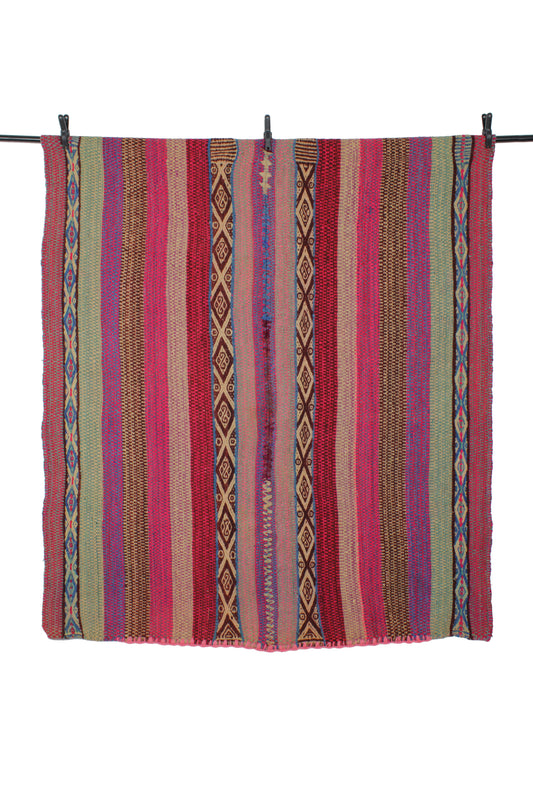 Großer handgewebter Frazada Teppich aus Peru von Glueck & Fund, 171x148 cm, mit buntem, traditionellem Muster