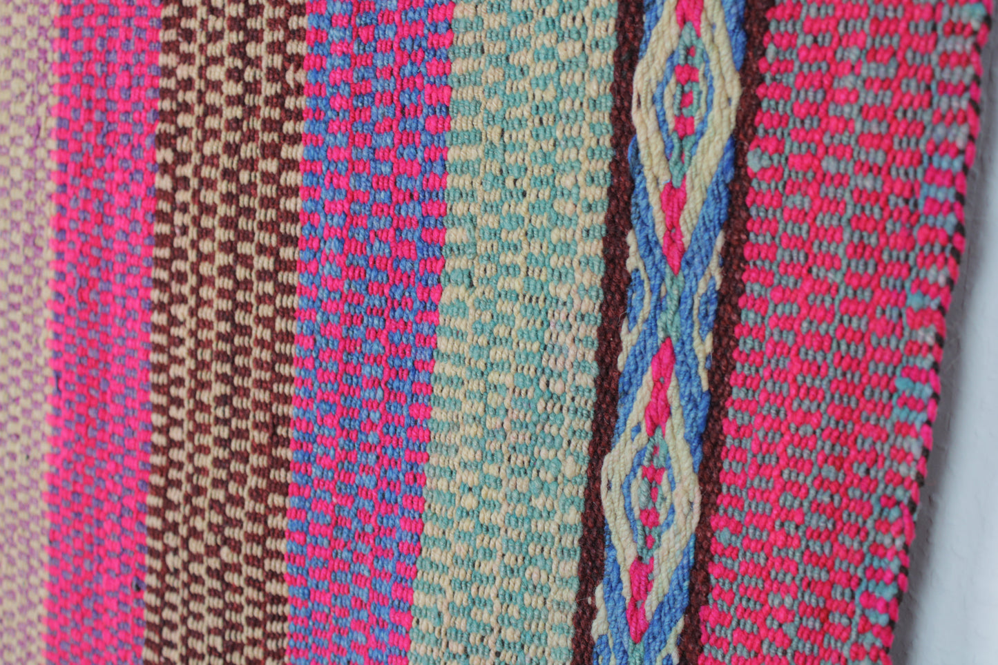 Großer handgewebter Teppich von Glueck & Fund, 171x148 cm, peruanischer Wollteppich mit traditionellem Muster