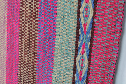 Großer handgewebter Teppich von Glueck & Fund, 171x148 cm, peruanischer Wollteppich mit traditionellem Muster