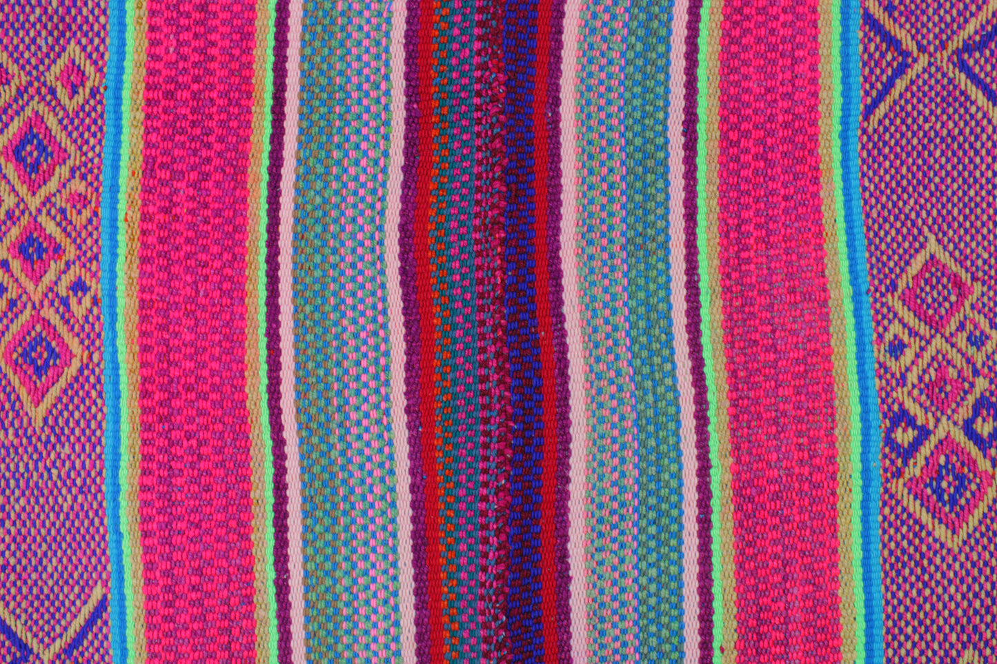 Großer handgewebter Frazada-Teppich aus Peru, 172x153 cm, von Glueck & Fund, mit buntem, traditionellen Muster.