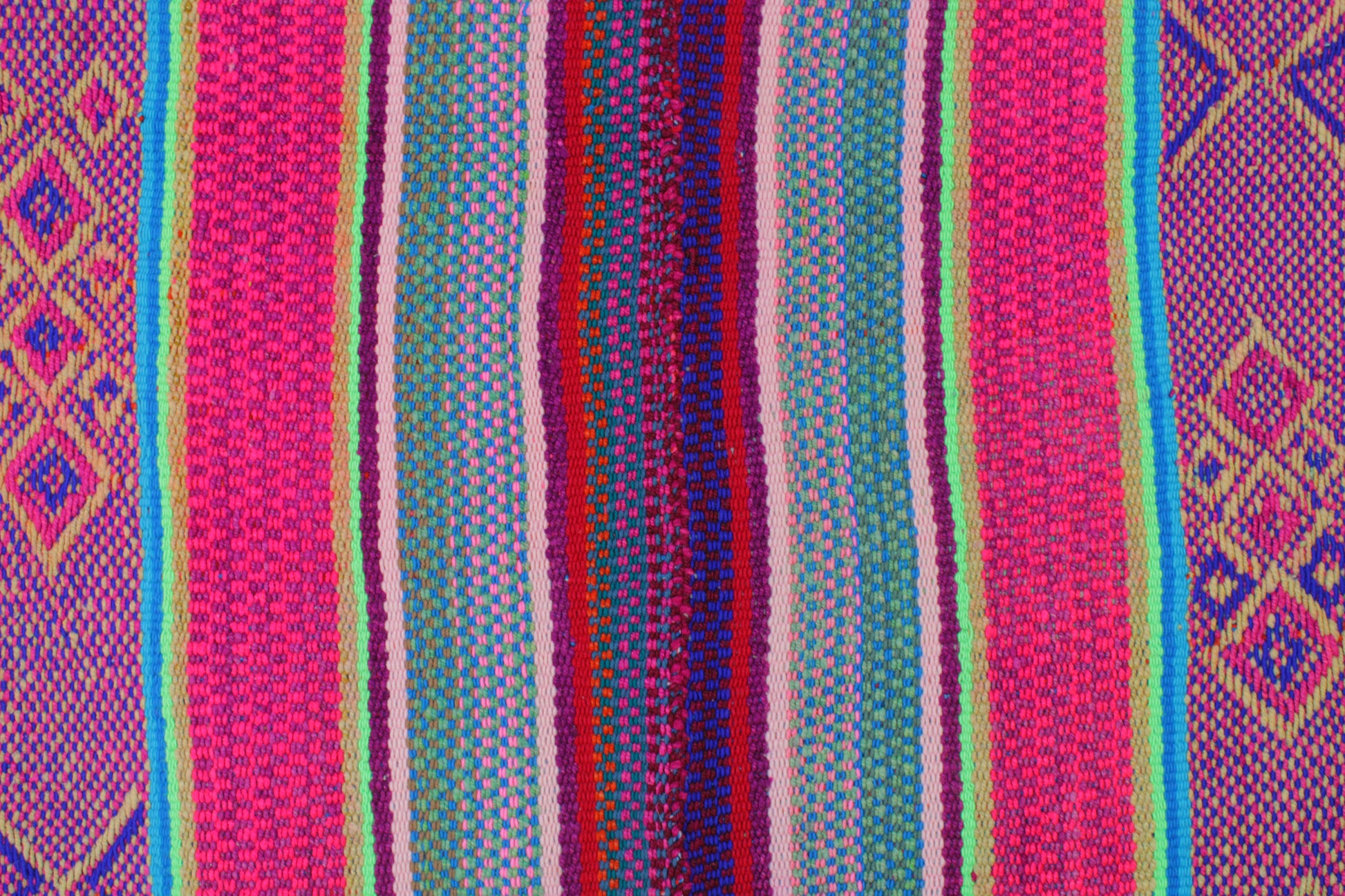 Großer handgewebter Frazada-Teppich aus Peru, 172x153 cm, von Glueck & Fund, mit buntem, traditionellen Muster.