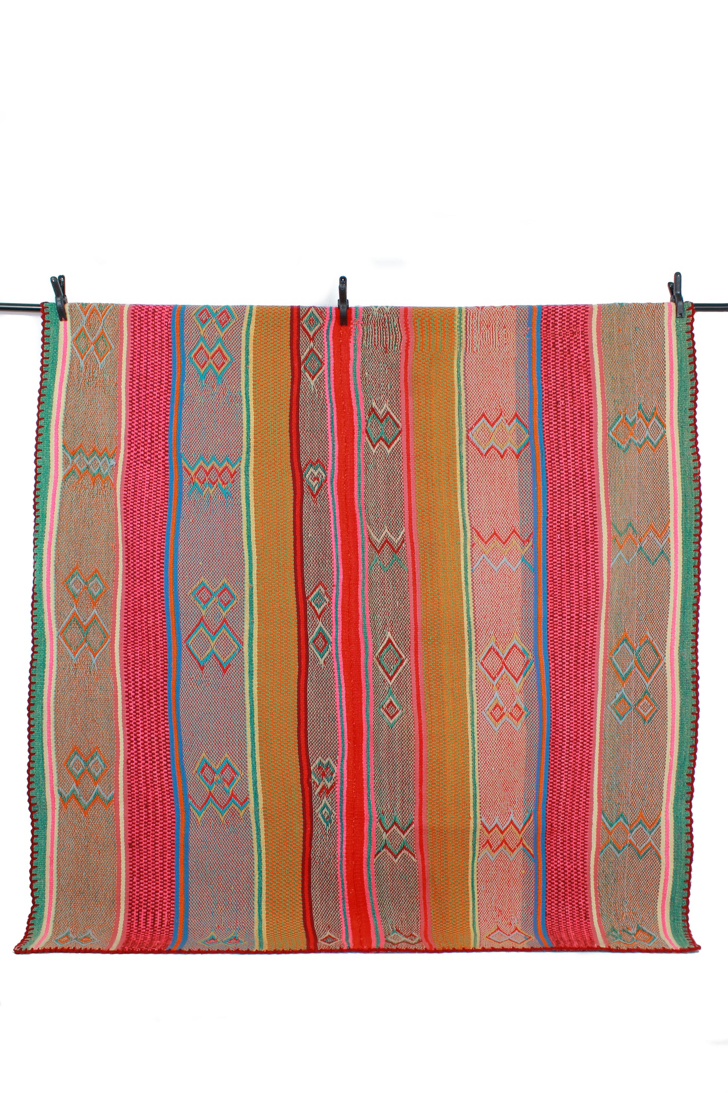 Großer Frazada-Teppich aus Peru, 173 x 162 cm, handgefertigt, mit buntem Muster, von Glueck & Fund.