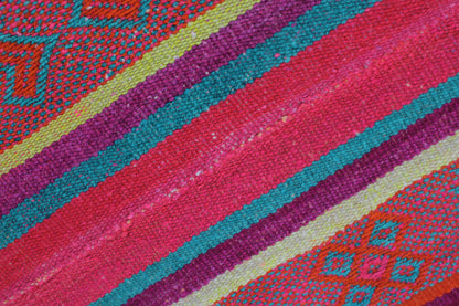 Großer geometrischer Teppich von Glueck & Fund, 177x138 cm, mit modernen Figuren, weiche Textur und stilvolles Design.