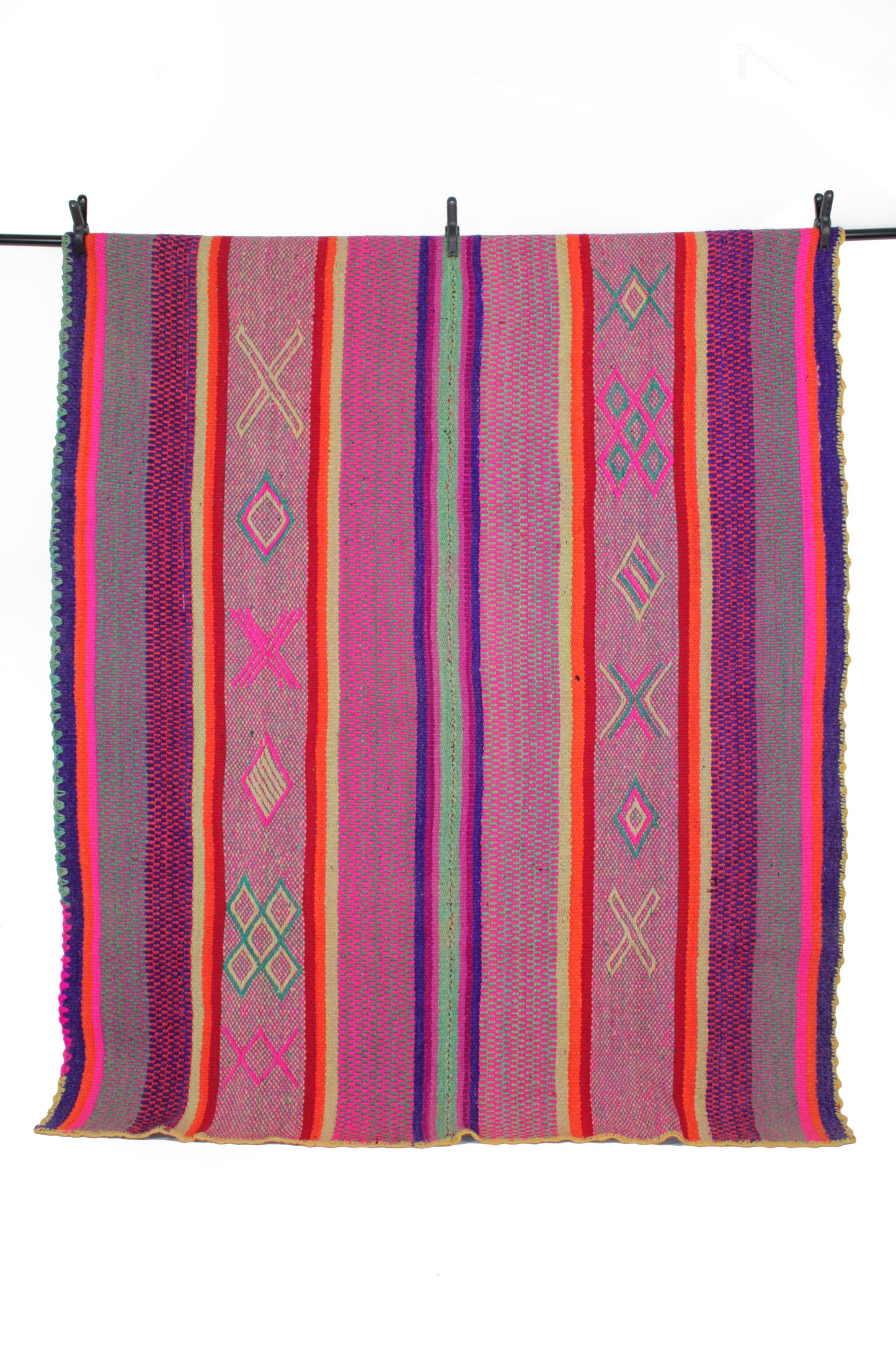 Großer handgewebter Frazada-Teppich aus Peru, 179x148 cm, mit buntem Muster, von Glueck & Fund, für gemütliche Wohnräume