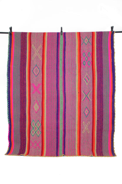 Großer handgewebter Frazada-Teppich aus Peru, 179x148 cm, mit buntem Muster, von Glueck & Fund, für gemütliche Wohnräume