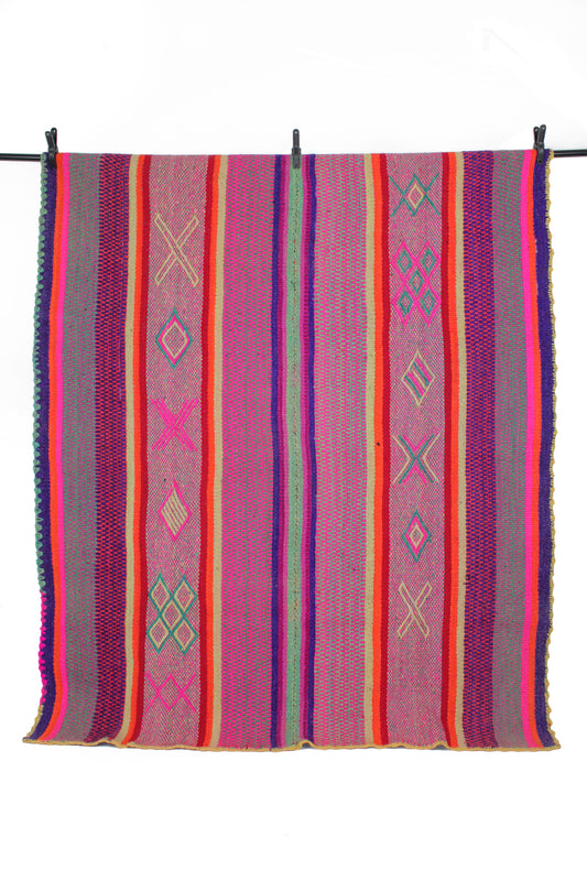 Großer handgewebter Frazada-Teppich aus Peru, 179x148 cm, mit buntem Muster, von Glueck & Fund, für gemütliche Wohnräume