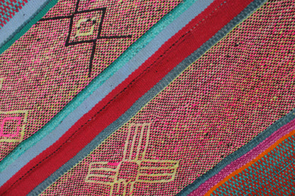 Großer handgewebter Teppich aus Peru, 182x173 cm, aus Wolle, mit traditionellen Mustern, von Glueck & Fund.