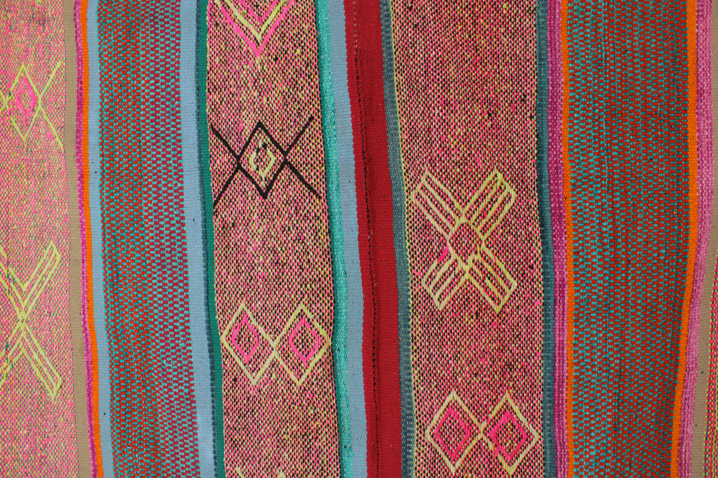 Großer handgewebter Teppich 182x173 aus Peru von Glueck & Fund, farbiger, traditioneller Teppich für Wohnräume