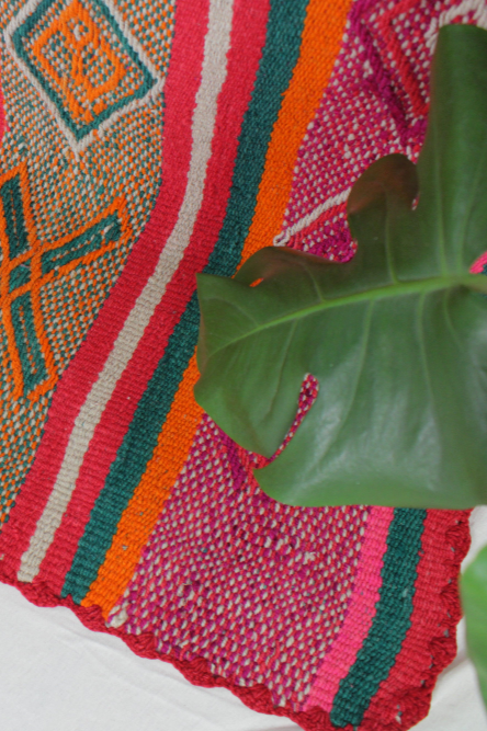 Großer handgewebter Vintage-Frazada-Teppich aus Peru, 171x167 cm, farbenfroher traditioneller Teppich von Glueck & Fund