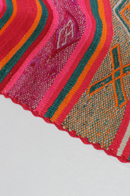 Großer handgewebter Frazada Teppich aus Peru, vintage Stil, Maße 171x167 cm, von Glueck & Fund, mit traditionellen Mustern
