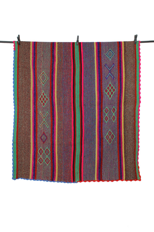 Großer handgewebter Vintage Frazada Teppich aus Peru, 172x148 cm, farbenfrohes traditionelles Design von Glueck & Fund