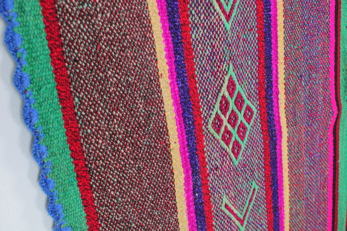 Großer handgewebter Vintage Frazada Teppich 172x148 aus Peru von Glueck & Fund, farbenfrohes traditionelles Design