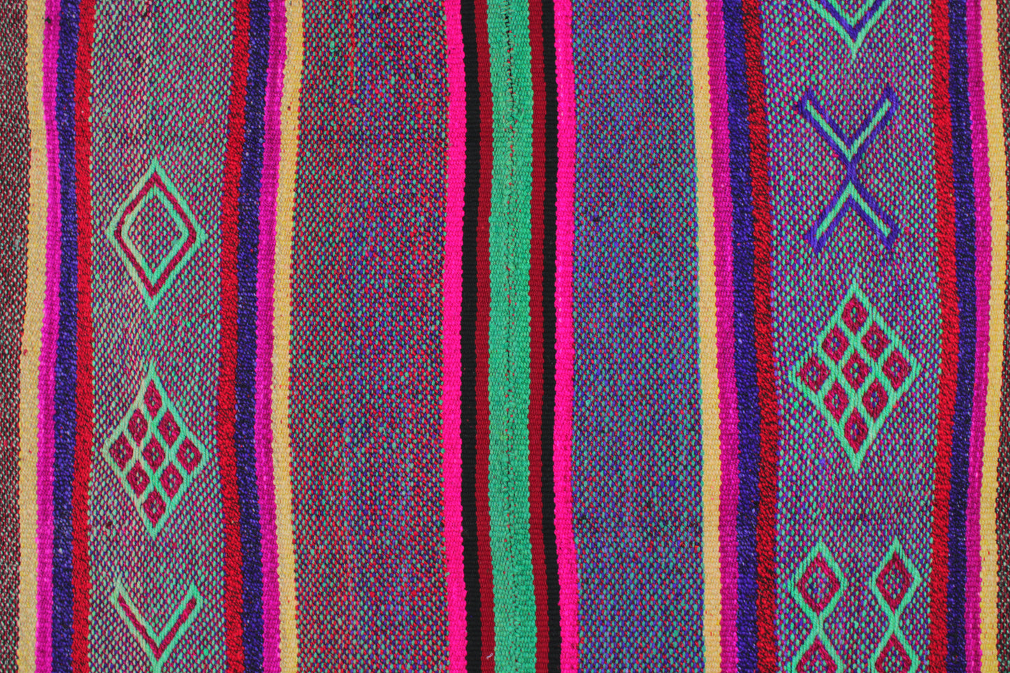 Großer handgewebter Vintage-Frazada-Teppich aus Peru, 172x148 cm, mit traditionellem Muster von Glueck & Fund