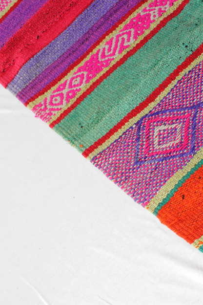 Großer handgewebter Vintage-Frazada-Teppich aus Peru, 177x162 cm, farbenfrohes Muster, von Glueck & Fund