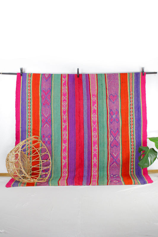 Großer handgewebter Vintage-Teppich aus Peru, 177x162 cm, mit bunten Mustern, von Glueck & Fund, aus traditioneller Textilkunst