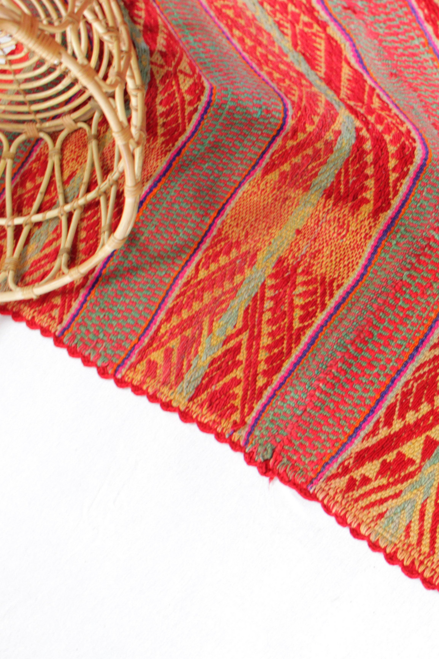 Großer handgewebter Vintage-Frazada Teppich aus Peru, 180x170 cm, bunte Muster, von Glueck & Fund gefertigt
