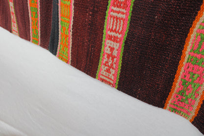 Handgewebter kleiner Teppich "Expressiva" von Glueck & Fund, 140x155 cm, aus Peru, mit buntem, texturiertem Design.