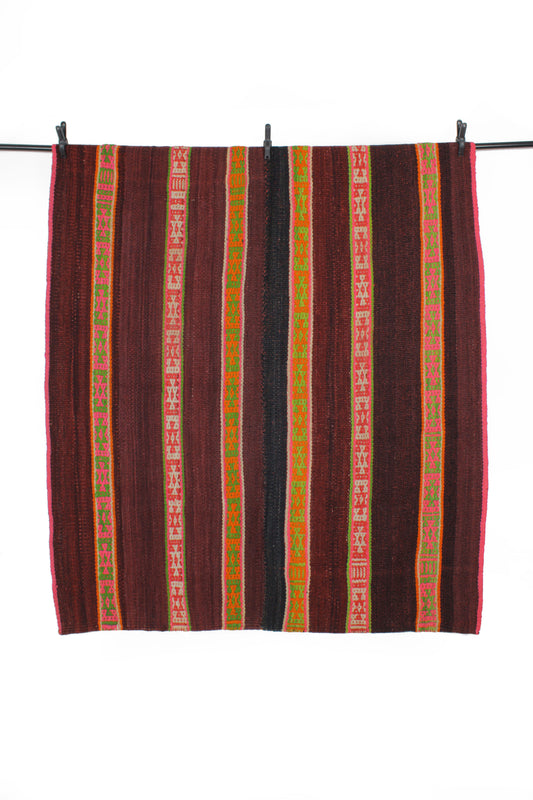 Handgewebter Kleiner Frazada-Teppich "Expressiva" aus Peru, 140x155 cm, mit buntem Muster von Glueck & Fund