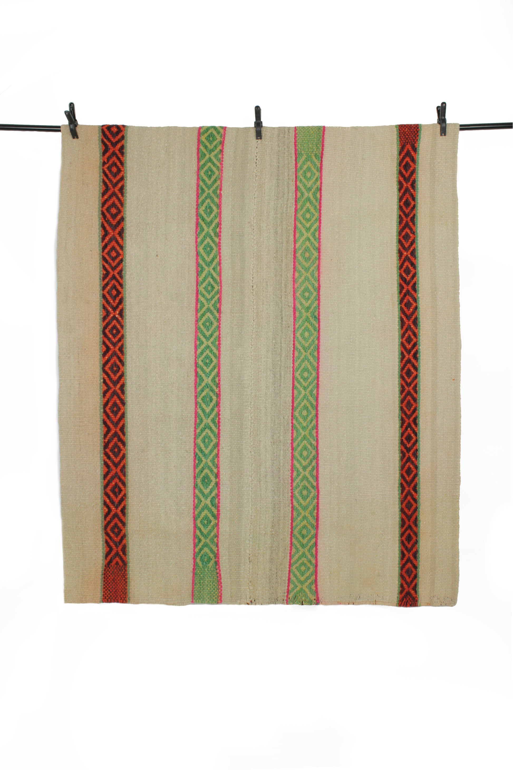 Kleiner Frazada-Teppich "Natura" von Glueck & Fund, 143x160 cm, weicher Teppich mit natürlichem Design und texturierter Oberfläche