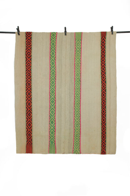 Kleiner Frazada-Teppich "Natura" von Glueck & Fund, 143x160 cm, weicher Teppich mit natürlichem Design und texturierter Oberfläche