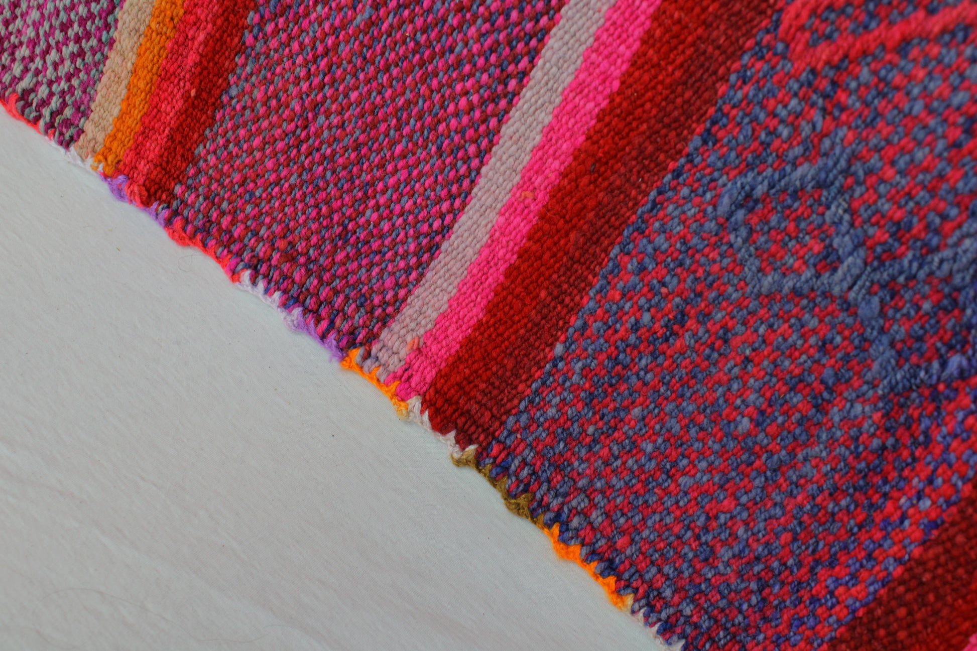 Handgewebter kleiner Teppich 169 x 165 cm von Glueck & Fund aus Peru, dekorativer Teppich für das Wohnzimmer