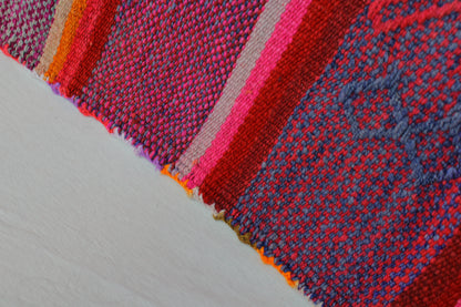 Handgewebter kleiner Teppich 169 x 165 cm von Glueck & Fund aus Peru, dekorativer Teppich für das Wohnzimmer