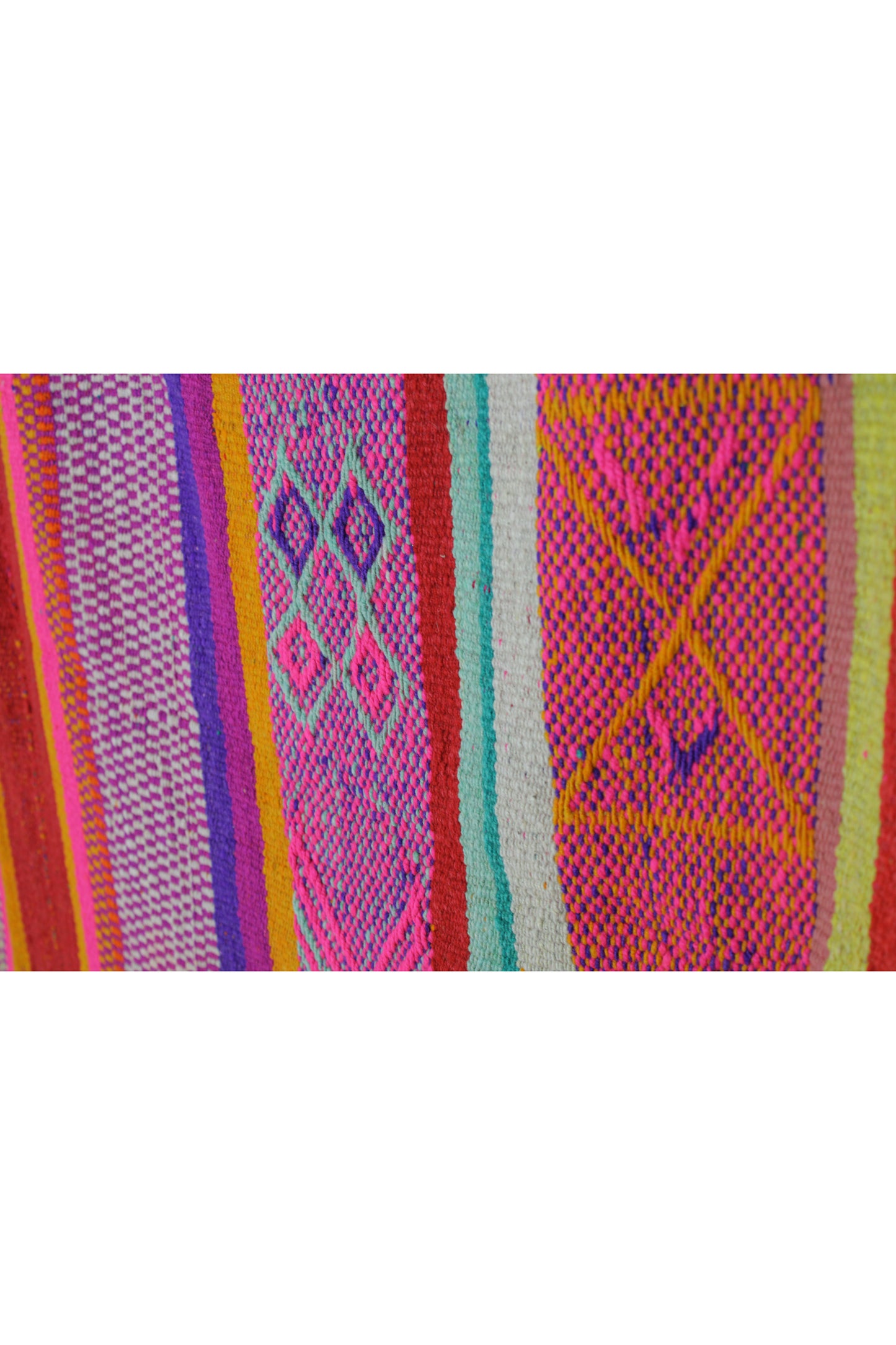 Kleiner vintage Frazada Teppich aus Peru, handgewebt, Maße 146 x 150 cm, von Glueck & Fund, bunte Muster, gemütliche Wohnraumdekoration