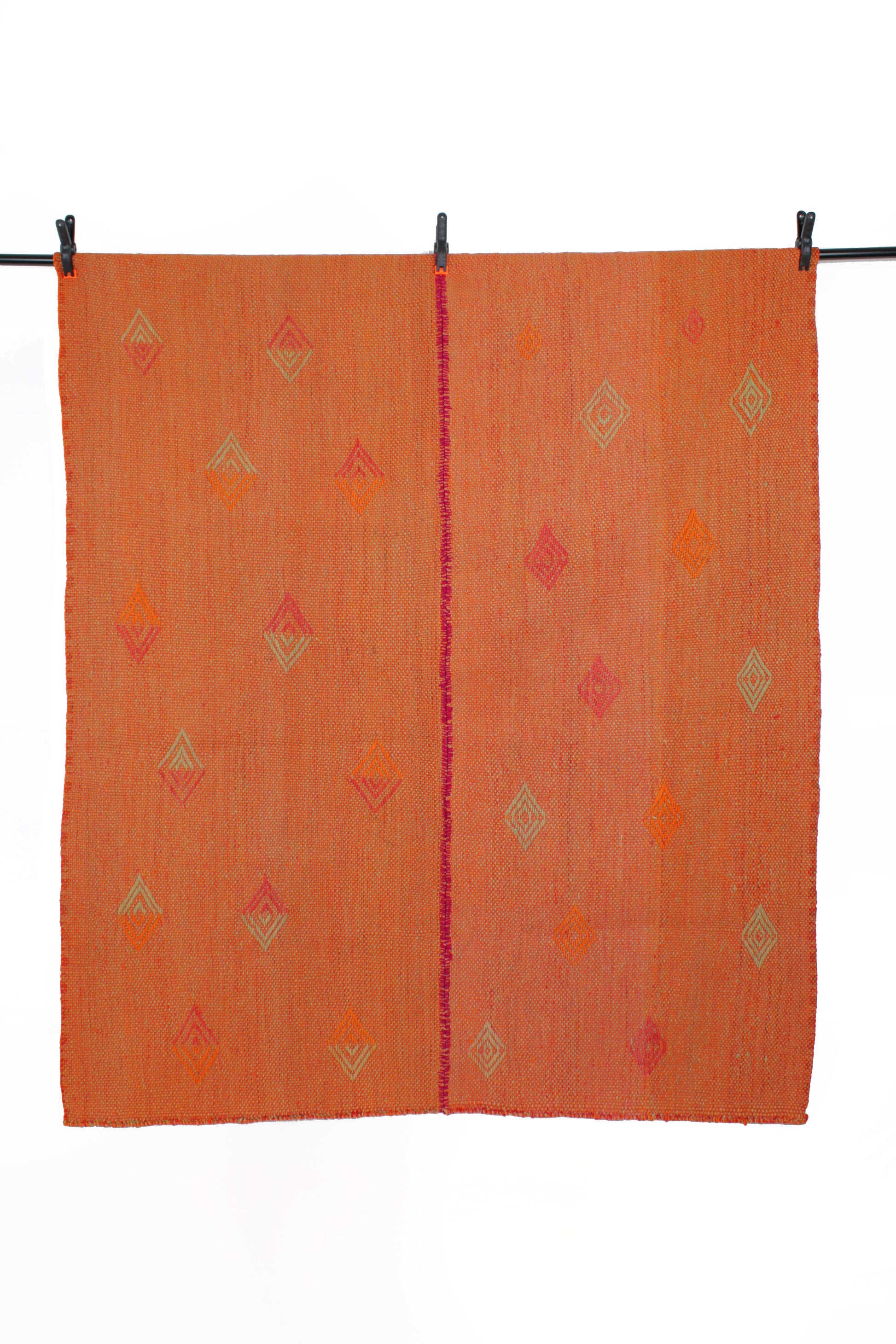 Vintage Frazada-Teppich "Naranja" von Glueck & Fund, kleiner Teppich mit orangefarbenem Muster, 143 x 170 cm.