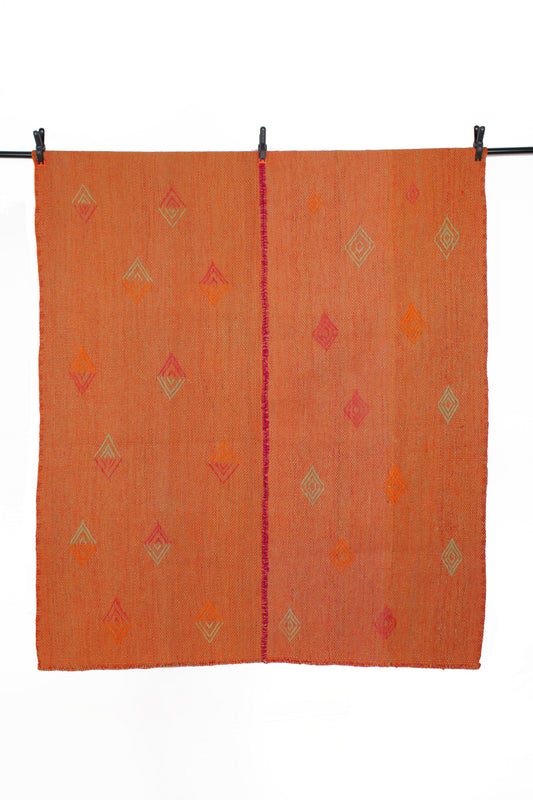 Vintage Frazada-Teppich "Naranja" von Glueck & Fund, kleiner Teppich mit orangefarbenem Muster, 143 x 170 cm.