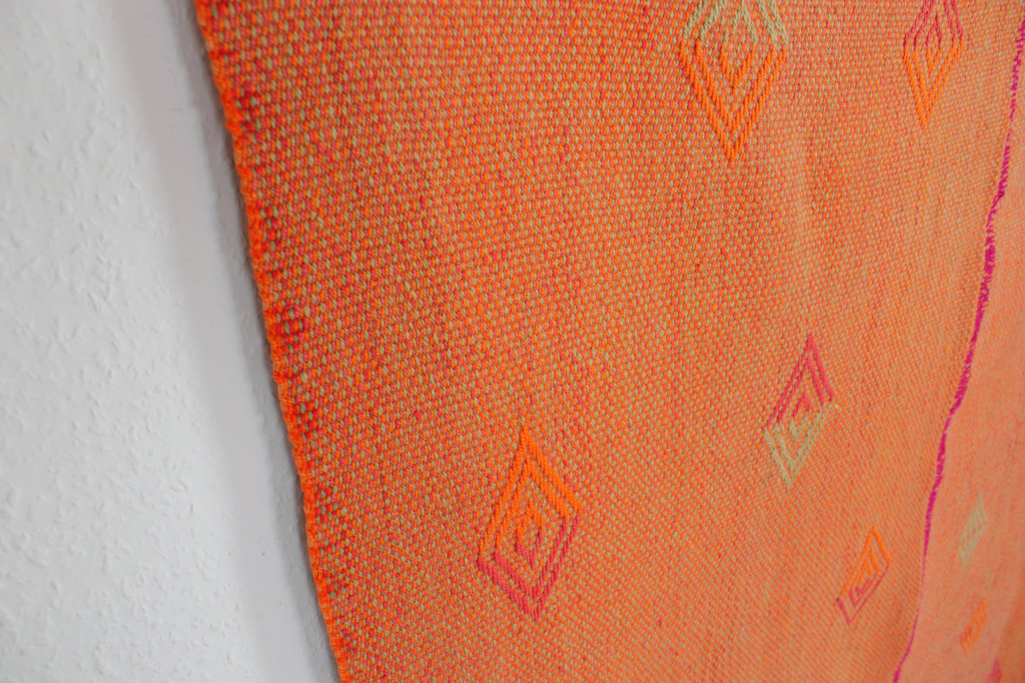 Vintage Frazada-Teppich "Naranja" von Glueck & Fund, kleiner Teppich mit orangefarbenem Muster, Maße 143 x 170 cm