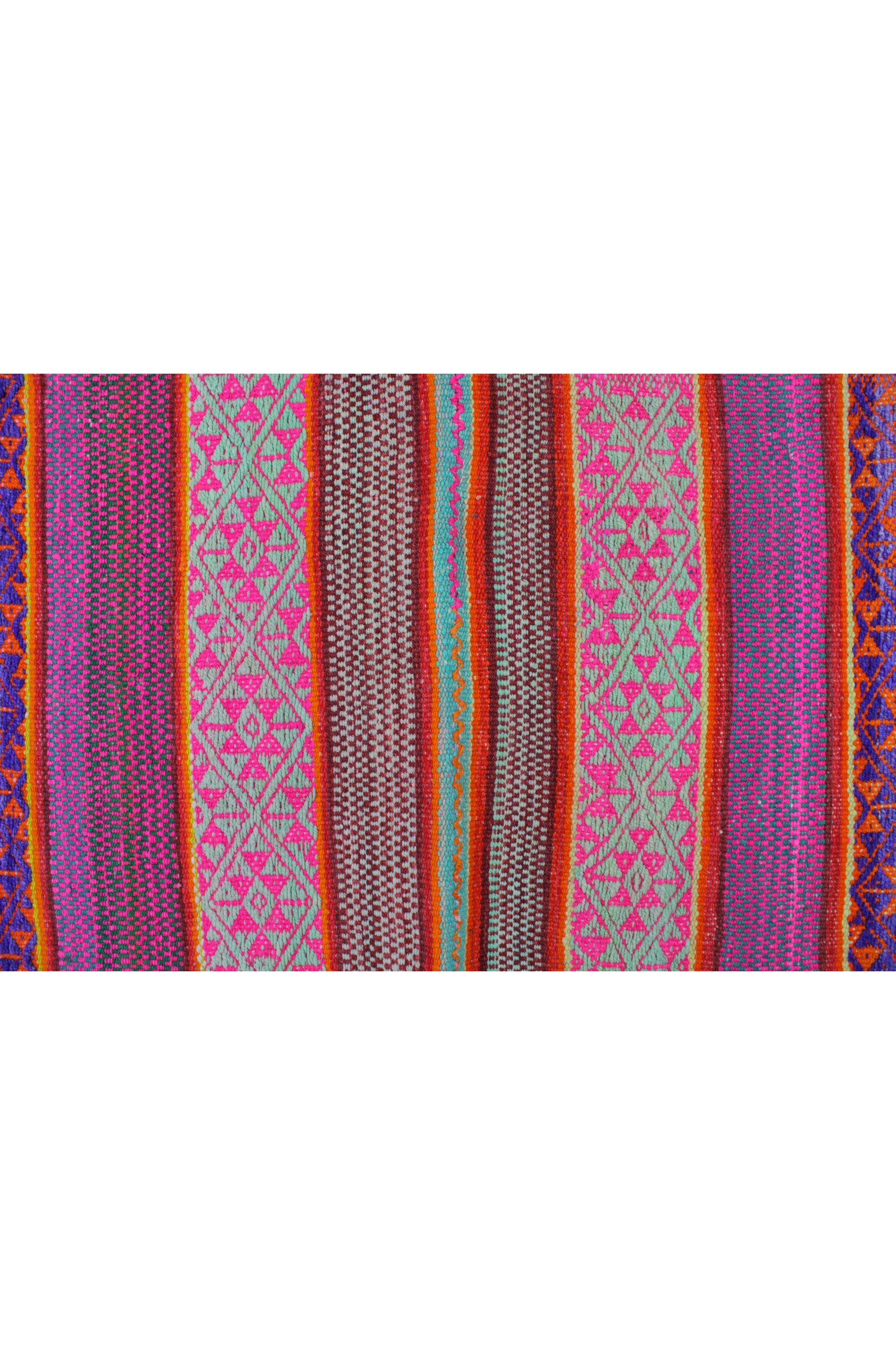 Kleiner vintage Frazadateppich aus Peru, 168 x 139 cm, handgefertigt, mit traditionellen Mustern, von Glueck & Fund