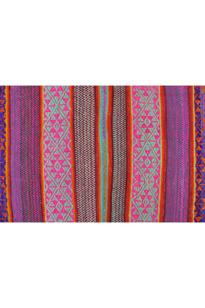 Kleiner vintage Frazadateppich aus Peru, 168 x 139 cm, handgefertigt, mit traditionellen Mustern, von Glueck & Fund