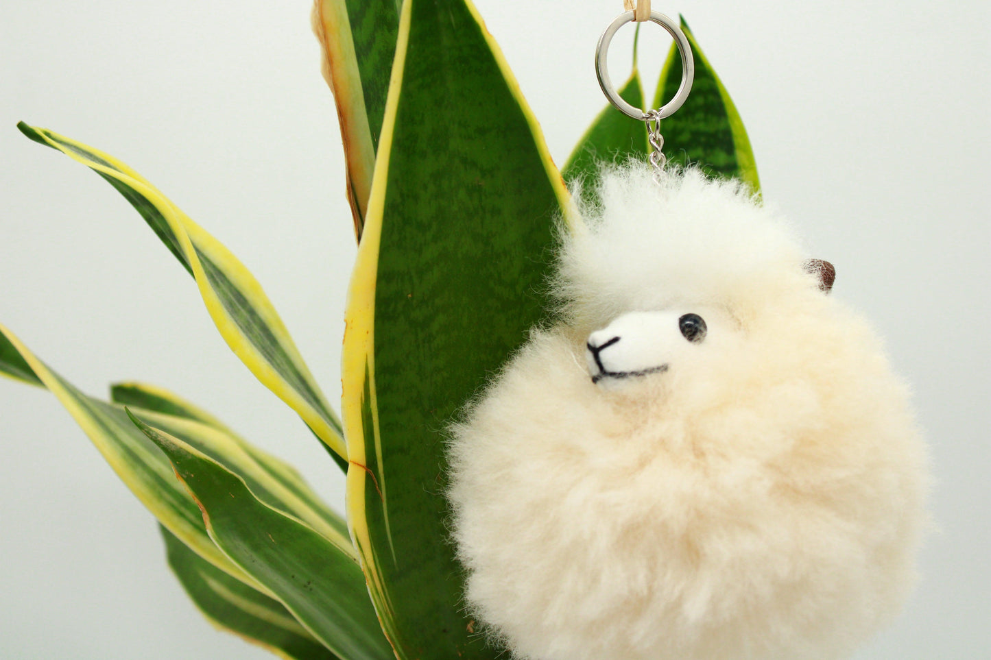 Alpakafell Schlüsselanhänger von Glueck und Fund, weiches, flauschiges Accessoire für Schlüssel und Taschen.