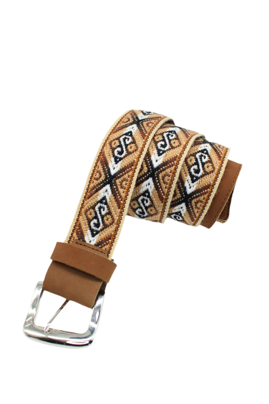 Leder Gürtel "Cusco" von Glueck und Fund mit braunem Riemen und Schnalle, detailreiche Nähte, stilvolles Accessoire.