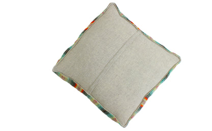 Unterseite gemütliches Bodenkissen 60x60x20 aus Peru von Glück und Fund, weiche Oberfläche und bunter Stoff, ideal für Sitzgelegenheiten.