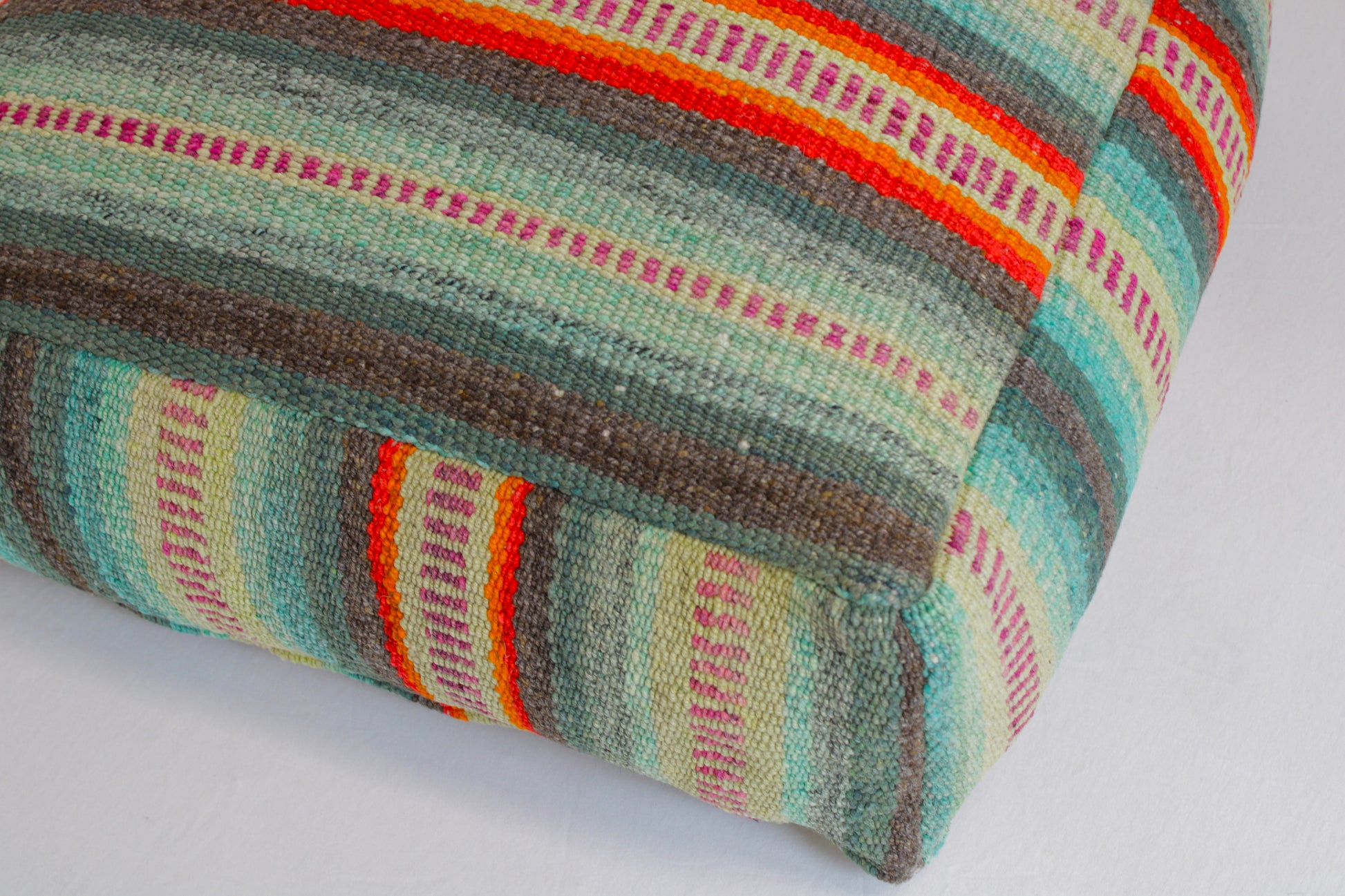Bodenkissen von Glück und Fund, türkis, 60x60x20 cm, weiches Sitzkissen für Komfort und Dekoration im Wohnzimmer